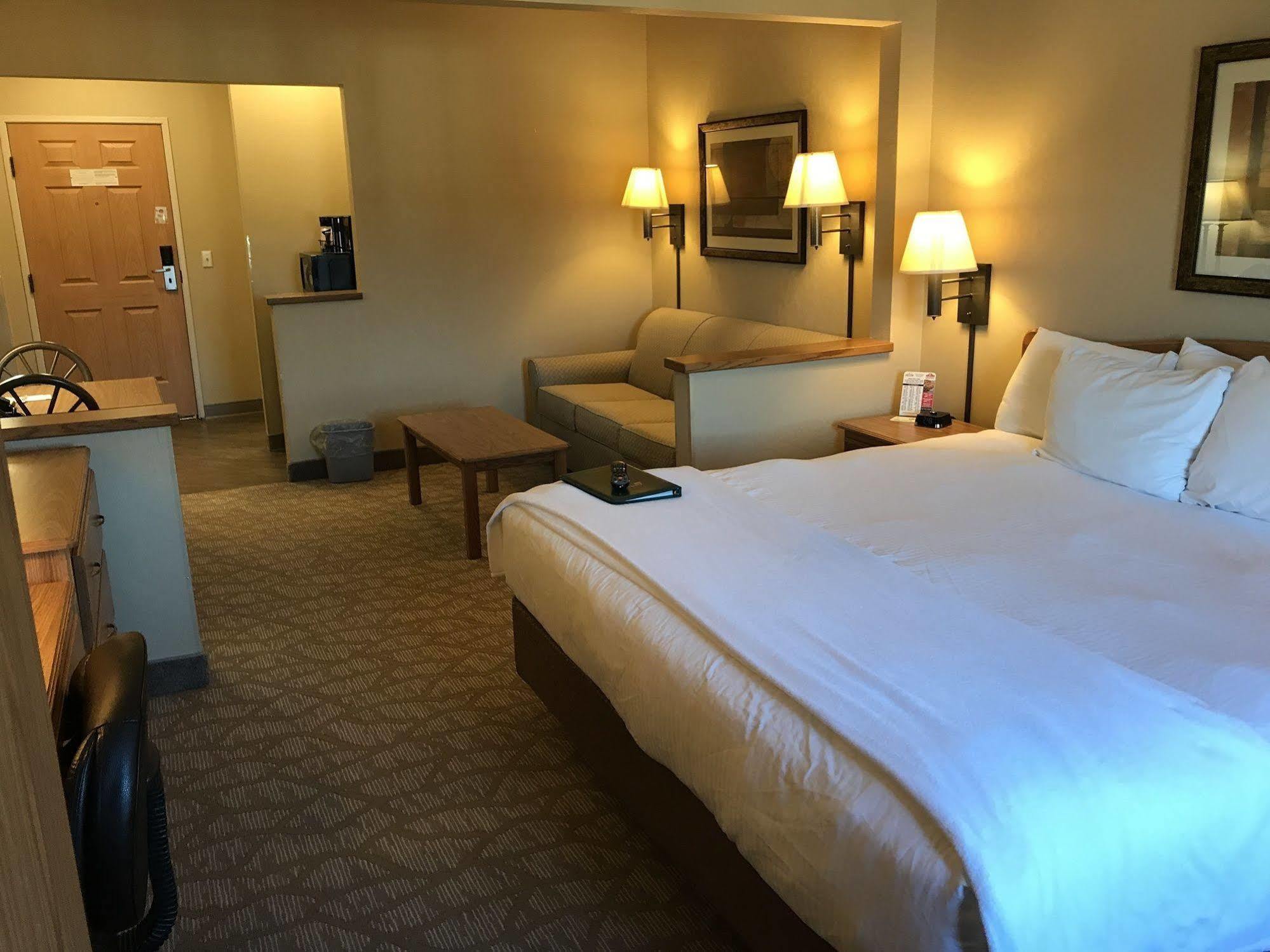 Everspring Suites Bismarck Exteriör bild