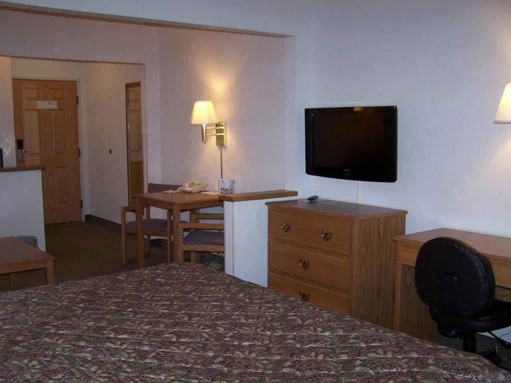 Everspring Suites Bismarck Exteriör bild